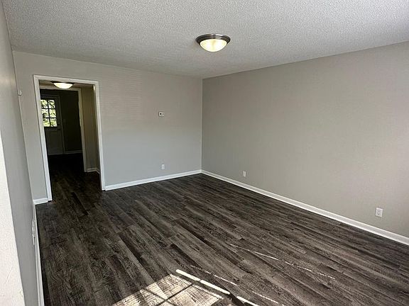 5th image of 804 N Tibbs Rd #1