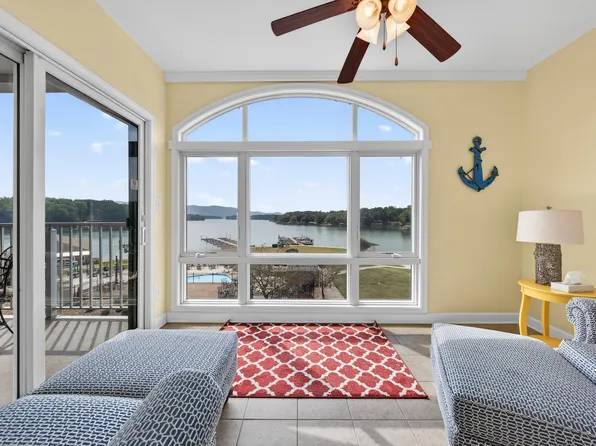 1217 Graves Harbor Trl APT 122, Huddleston, VA 24104