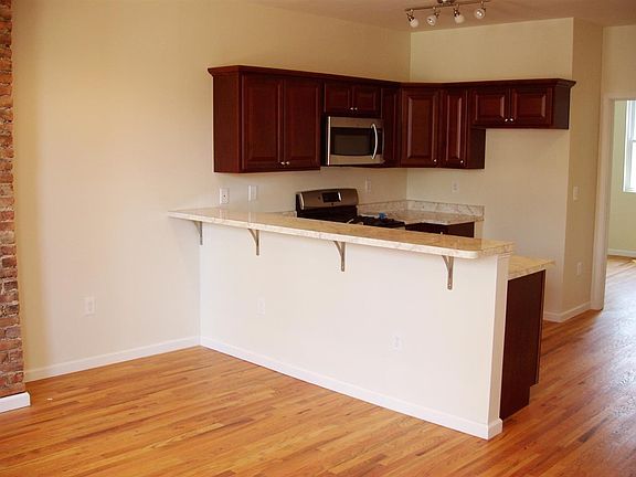 4th image of 149 Lincoln St