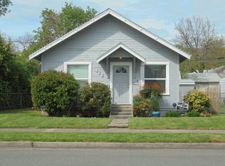 418 NW East St, Grants Pass, OR 97526