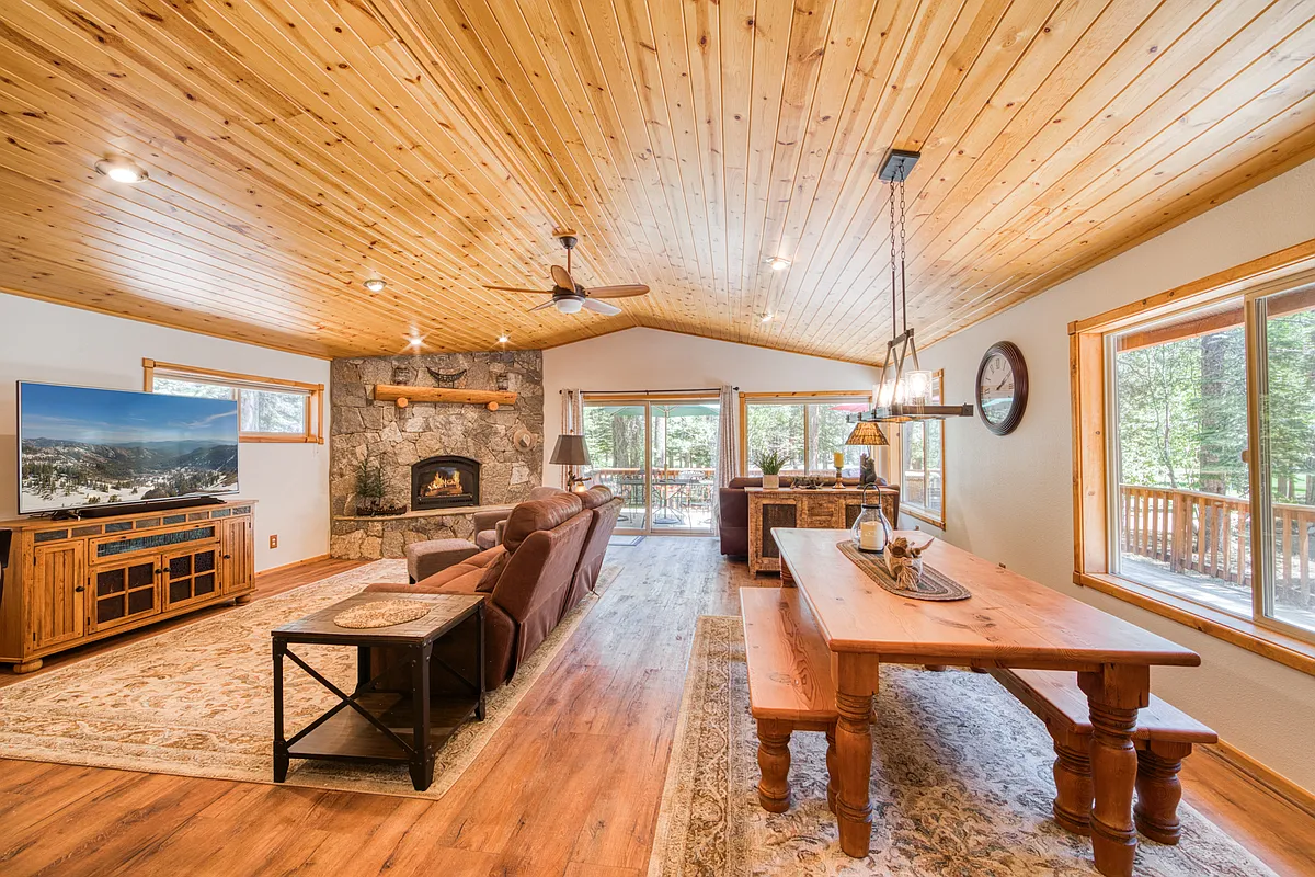 Building Photo - 12343 Snowpeak Way