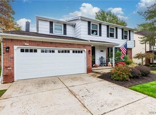 11 Schimwood Dr, Getzville, NY 14068