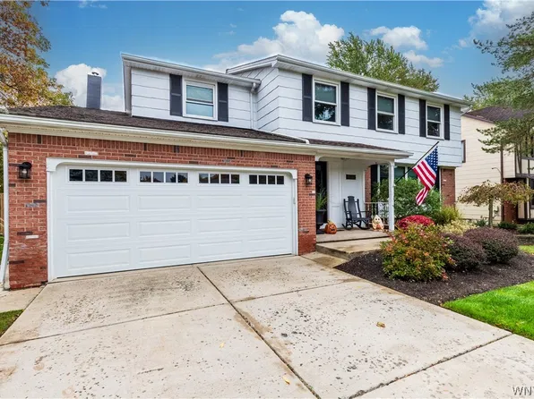 11 Schimwood Dr, Getzville, NY 14068