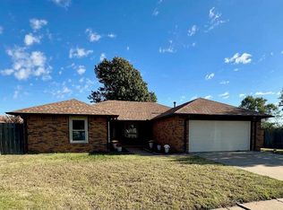 625 Greenbriar Rd, Ponca City, OK 74601