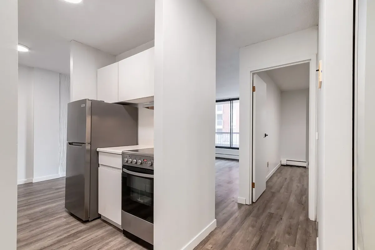 Building Photo - 115 25th Ave SW #301