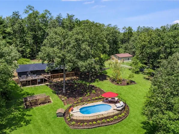 11 Collins Hollow Cv, Morganton, GA 30560