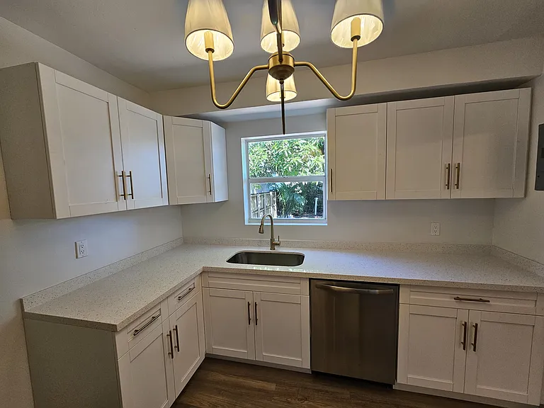 1915 Normandy Dr — Photo 12
