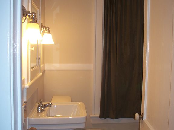 1/2 Bath