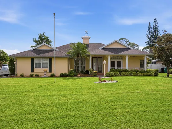 692 SW EWING Avenue, Port St Lucie, FL 34983