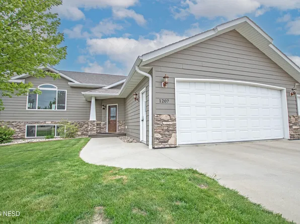 1207 Cherry Dr NE, Watertown, SD 57201