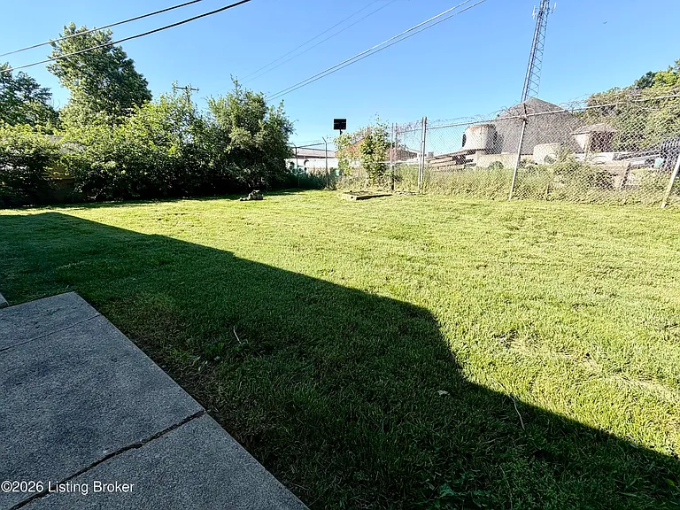 1229 Cedarview Dr — Photo 3