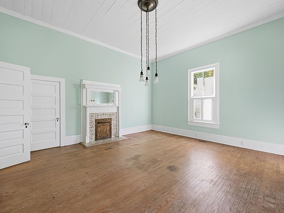 5th image of 808 Washington St