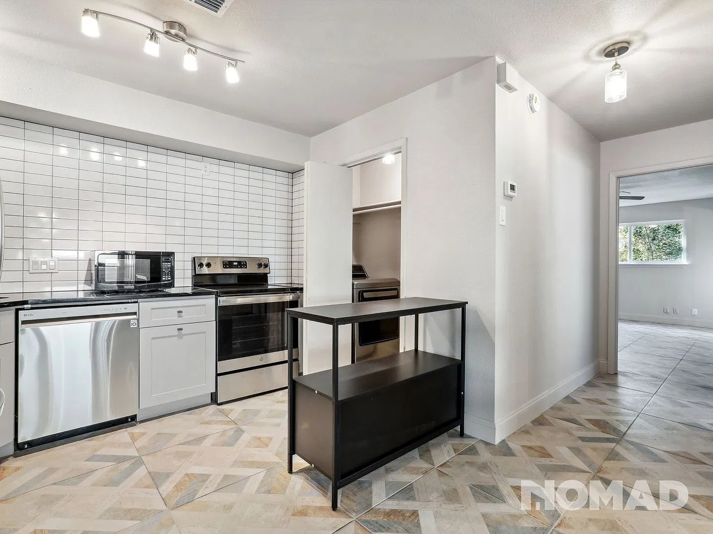 2 Bedroom Single Family Home in Austin — Photo 4