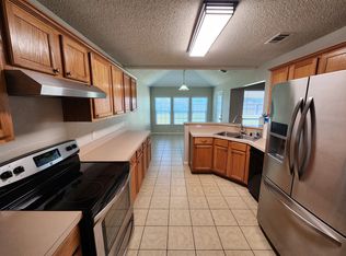 765 Hunter Ct, Azle, TX 76020