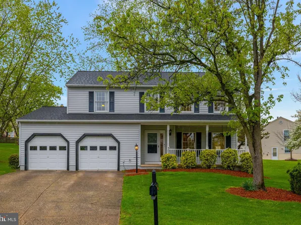 303 Helen Ct, Sterling, VA 20164