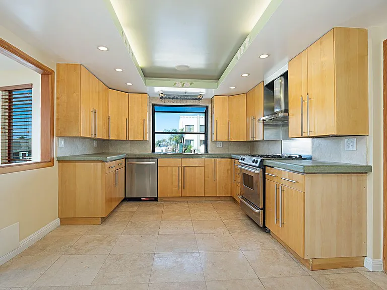 1230 E Ocean Blvd #601 — Photo 24
