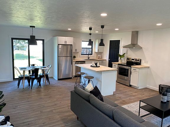 4th image of 285 Woodlark Dr