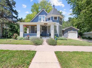 607 N 2nd St, Lindsborg, KS 67456