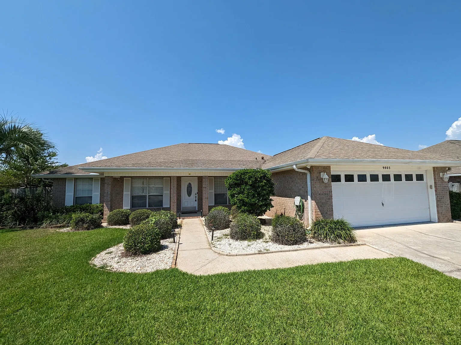 4 bed, 2.0 bath, 2771 sqft, $2,670 — Photo 1
