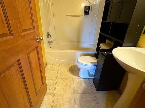 4th image of 467 Overlook Ct #A