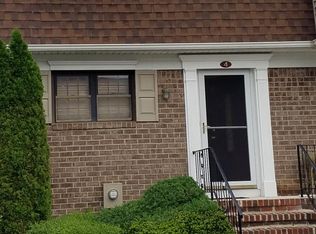 4 Heritage Ln, Fords, NJ 08863