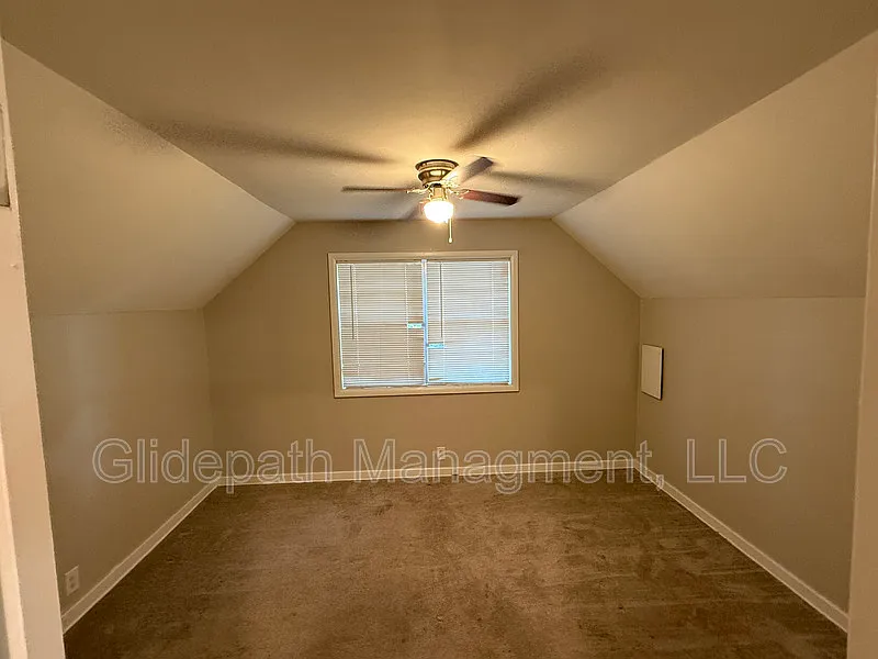 4 bed, 2.0 bath, 1326 sqft, $1,575 — Photo 4
