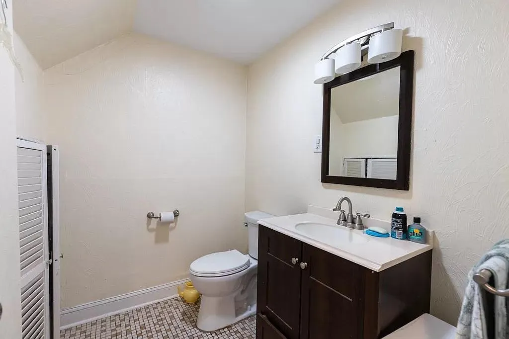 3 bed, 2500 sqft, $1,000 — Photo 3