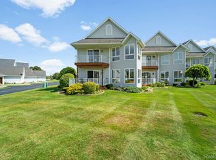735 Cross Pointe Dr, Port Huron, MI 48060