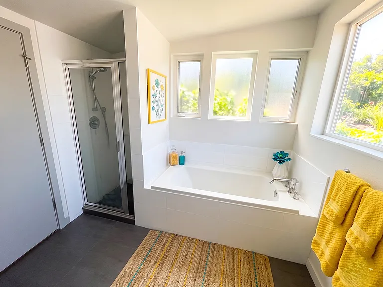 6408 Phinney - Located at the top of Phinney Ridge — Photo 10