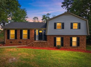 2404 Dulaire Rd, Greensboro, NC 27407