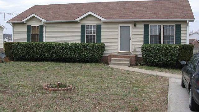 Front of home. 3 bedrooms, 2 full baths, finished rec room in basement. 