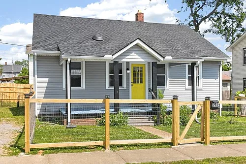903 Berry St Photo 1