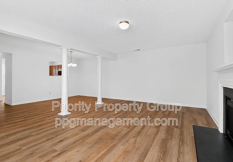 3204 Barons Court Rd — Photo 16