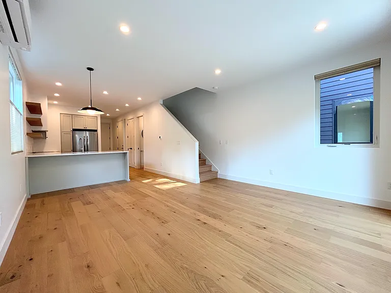 1003 E Washington St — Photo 13