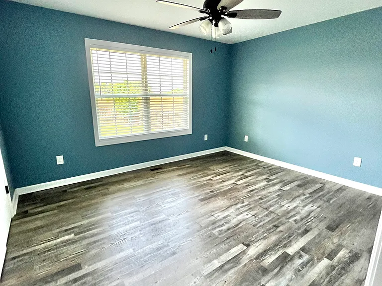 605 Strawberry Dr — Photo 22