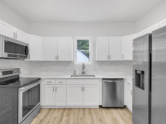 Large Kitchen with NEW Stainless Steel Appliances