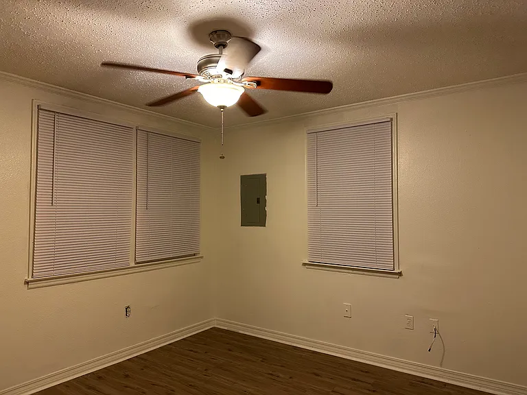 5017 Oak Dr #5017 — Photo 2