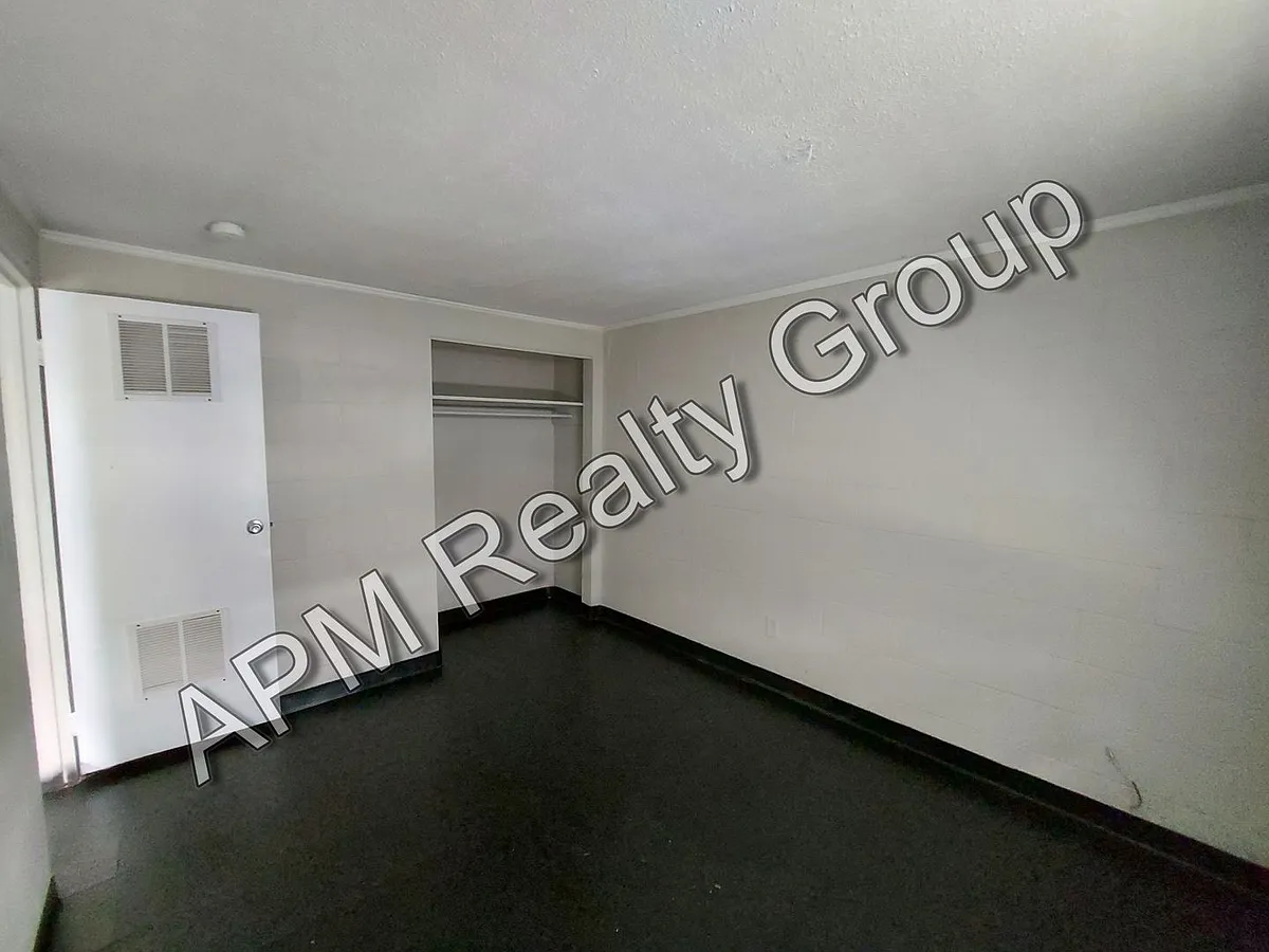 Building Photo - 2718B Howell Ct