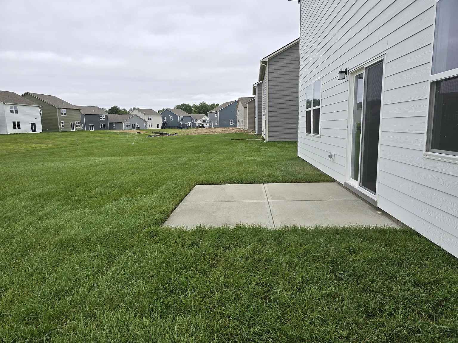 5 bed, 2736 sqft, $2,600 — Photo 3