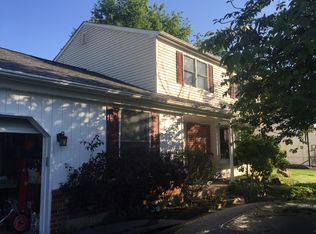 1012 Redbarn Rd, Warminster, PA 18974