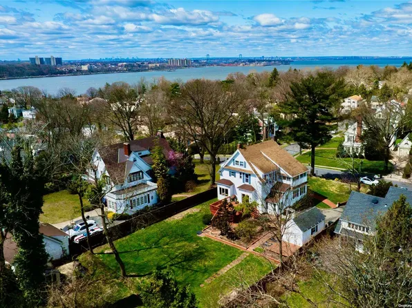 26 Cherry Street, Douglaston, NY 11363