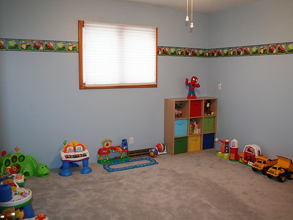 upstairs bedroom 12 x11 1/2'