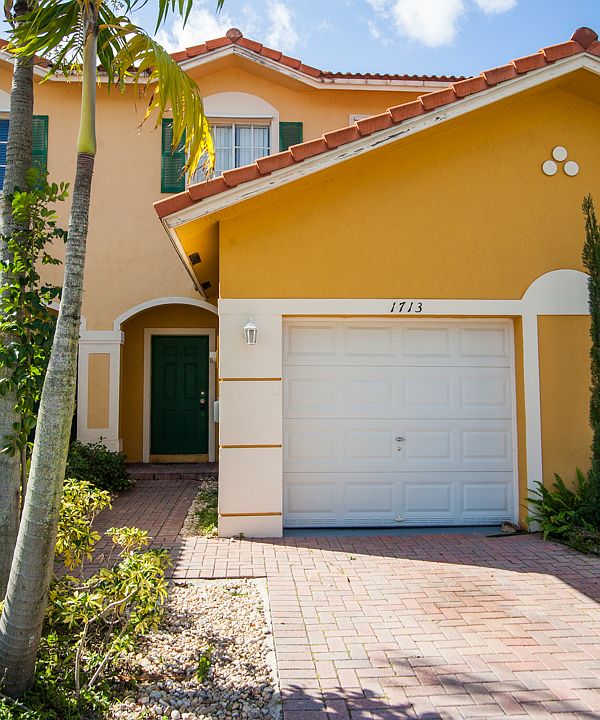 1st image of 1713 SW 81st Way