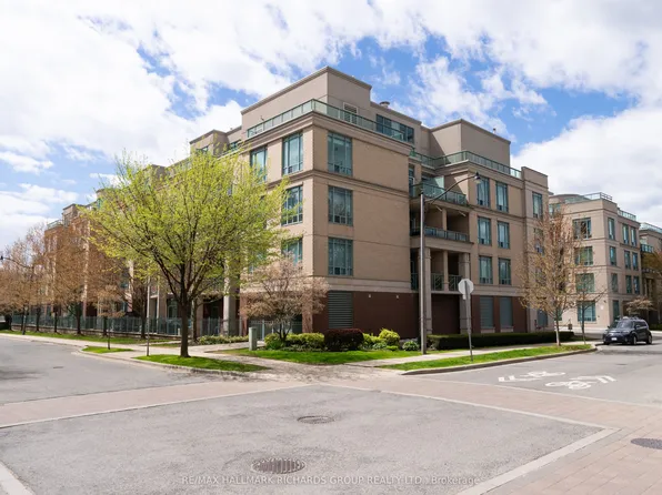 9 Boardwalk Dr #405, Toronto, ON M4L 6T1