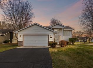 8365 McKnight Ct, Victoria, MN 55386