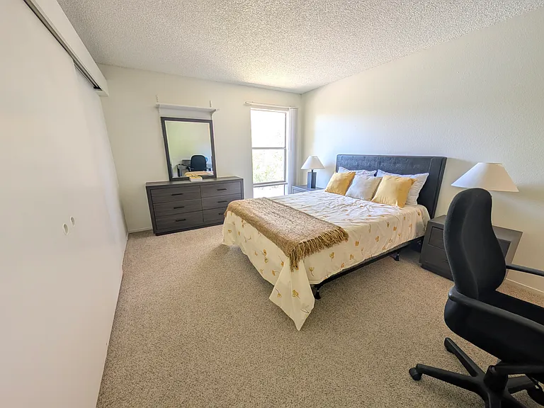 Oxford Parkside Apartments — Photo 13