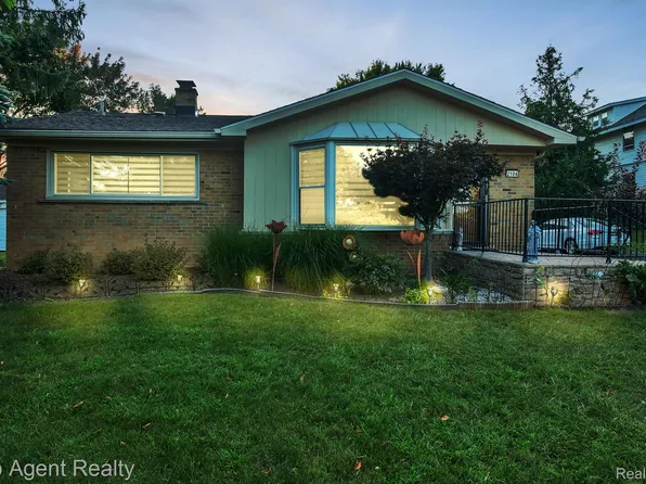 2104 Middlebelt Rd, West Bloomfield, MI 48324