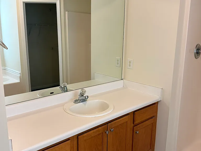 140 Trinity Dr — Photo 12