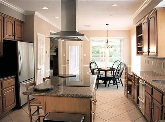 3rd image of 16503 Town Lake Ct