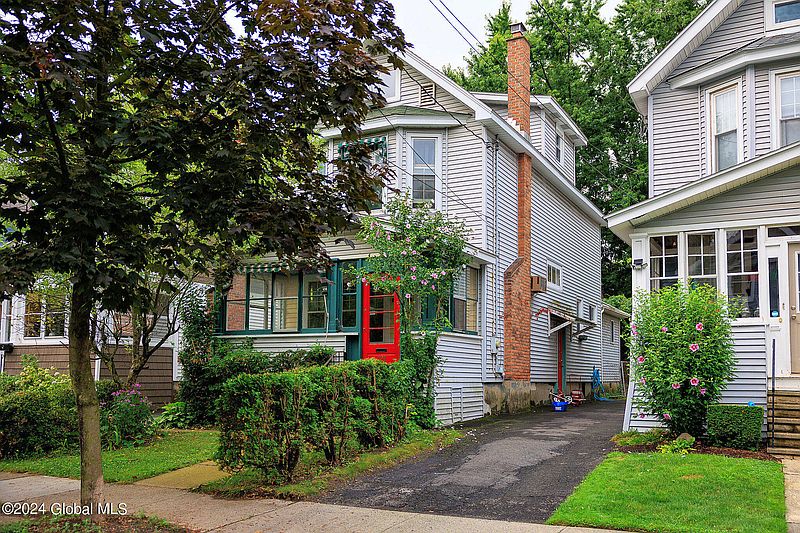 2nd image of 121 Grove Avenue